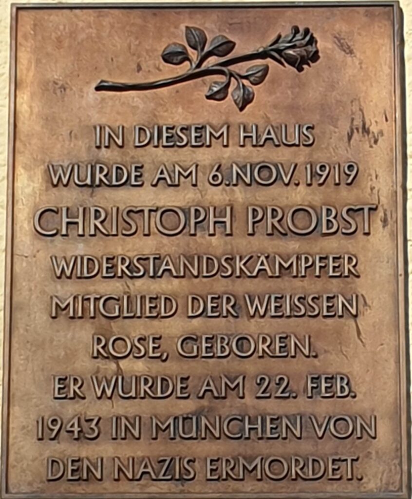 Gedenktafel für Christoph Probst an seinem Geburtshaus in Murnau